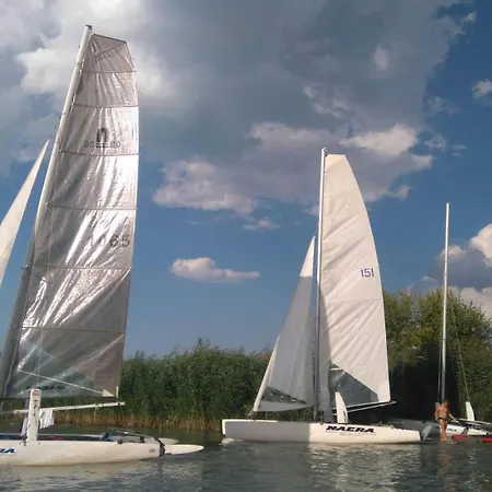 Club218 Vizparti Wellness Apartman Siofok