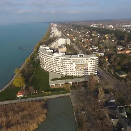 Club218 Vizparti Wellness Apartman