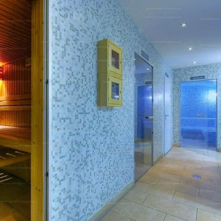 Club218 Vizparti Wellness Apartman *