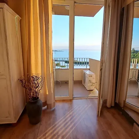 Apartment Club218 Vizparti Wellness Apartman *