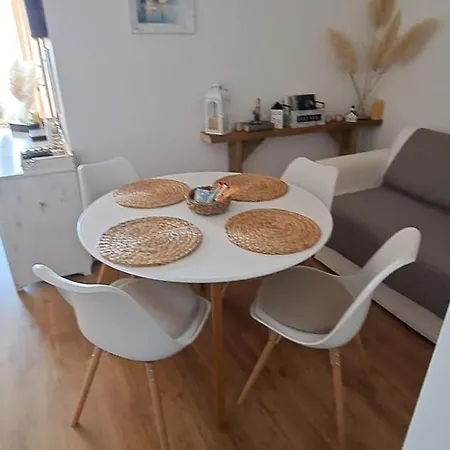 Club218 Vizparti Wellness Lägenhet *